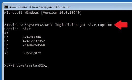Gõ lệnh: wmic logicaldisk get size,caption và nhấn Enter.